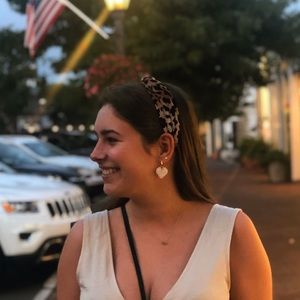 pearl earrings in heart shape.